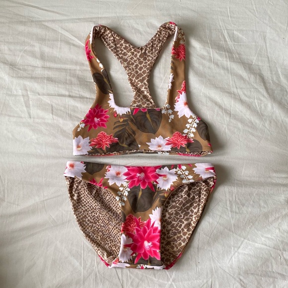 ✖️SOLD✖️Acacia HONEY two piece in Lei Day - Picture 1 of 2